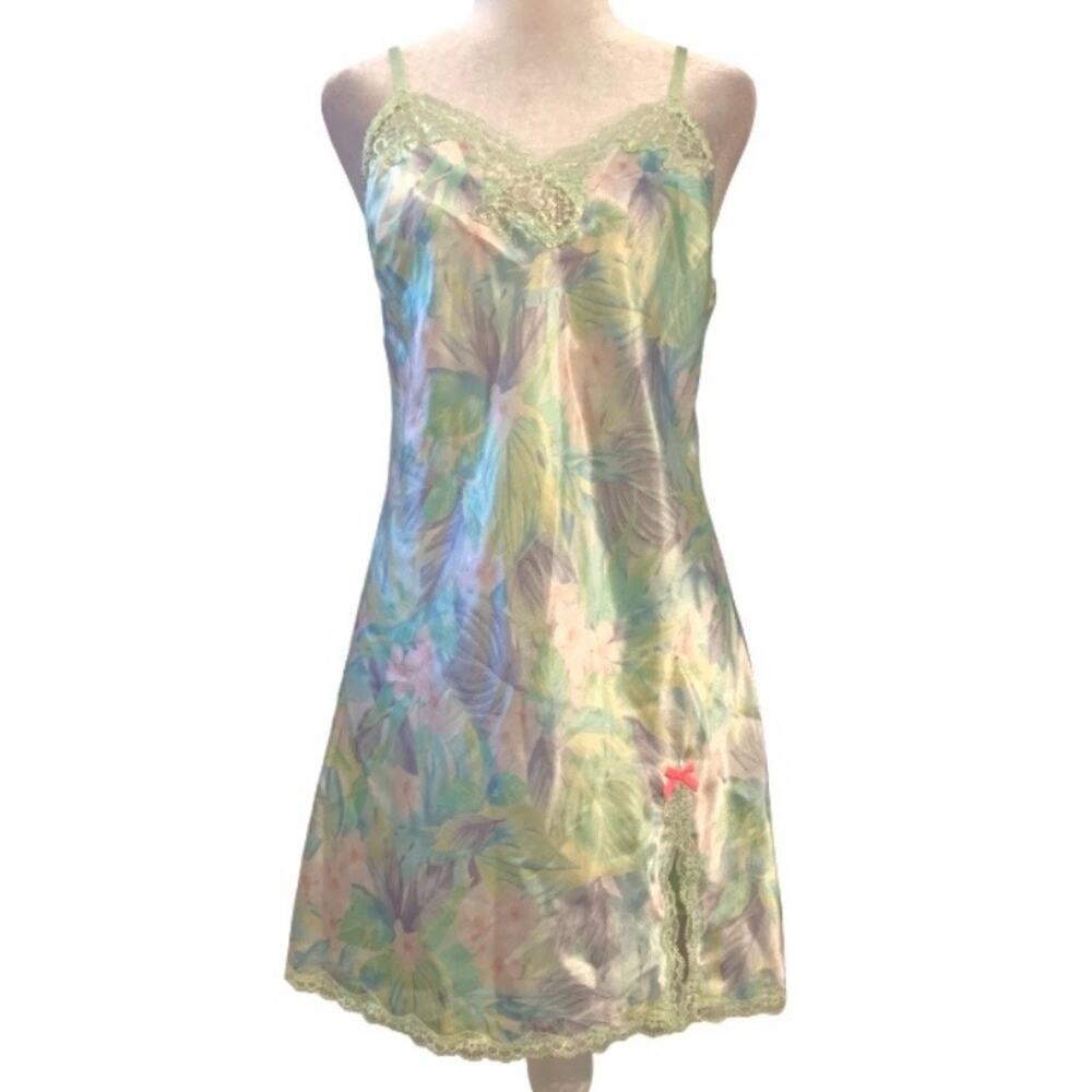 Victoria’s Secret Y2K Pastel Floral Satin Slip Dress Lace M